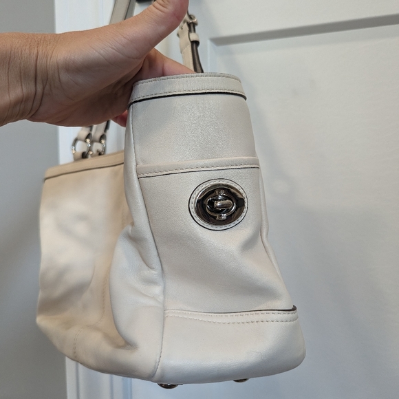 COACH East West Gallery Pleated Cream Leather Shoulder Tote Handbag - Picture 14 of 15